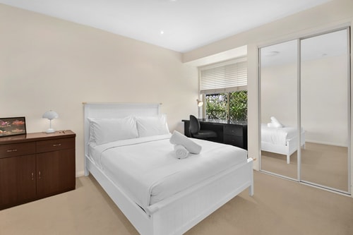 Relaxing 4BR Robina Escape with Parking & Pool 8 Serain Residences