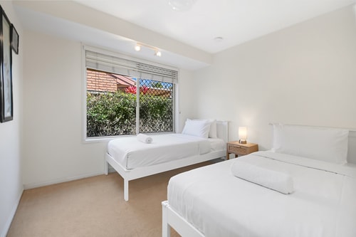 Relaxing 4BR Robina Escape with Parking & Pool 9 Serain Residences