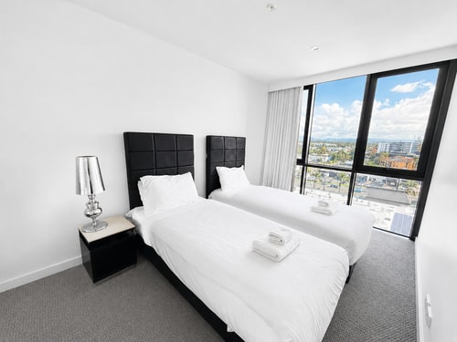 Heart of Southport 2BR | Near Tram & Pacific Fair 2 Serain Residences