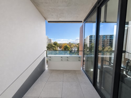 Modern 1BR Gym & Parking | Easy to Tram & City 7 Serain Residences