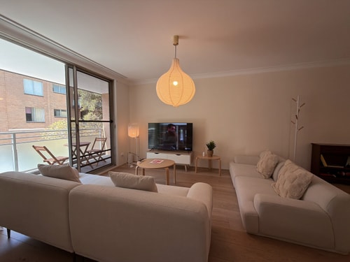 Quiet & Cozy 2BR Home in Chatswood with Parking 1 Serain Residences