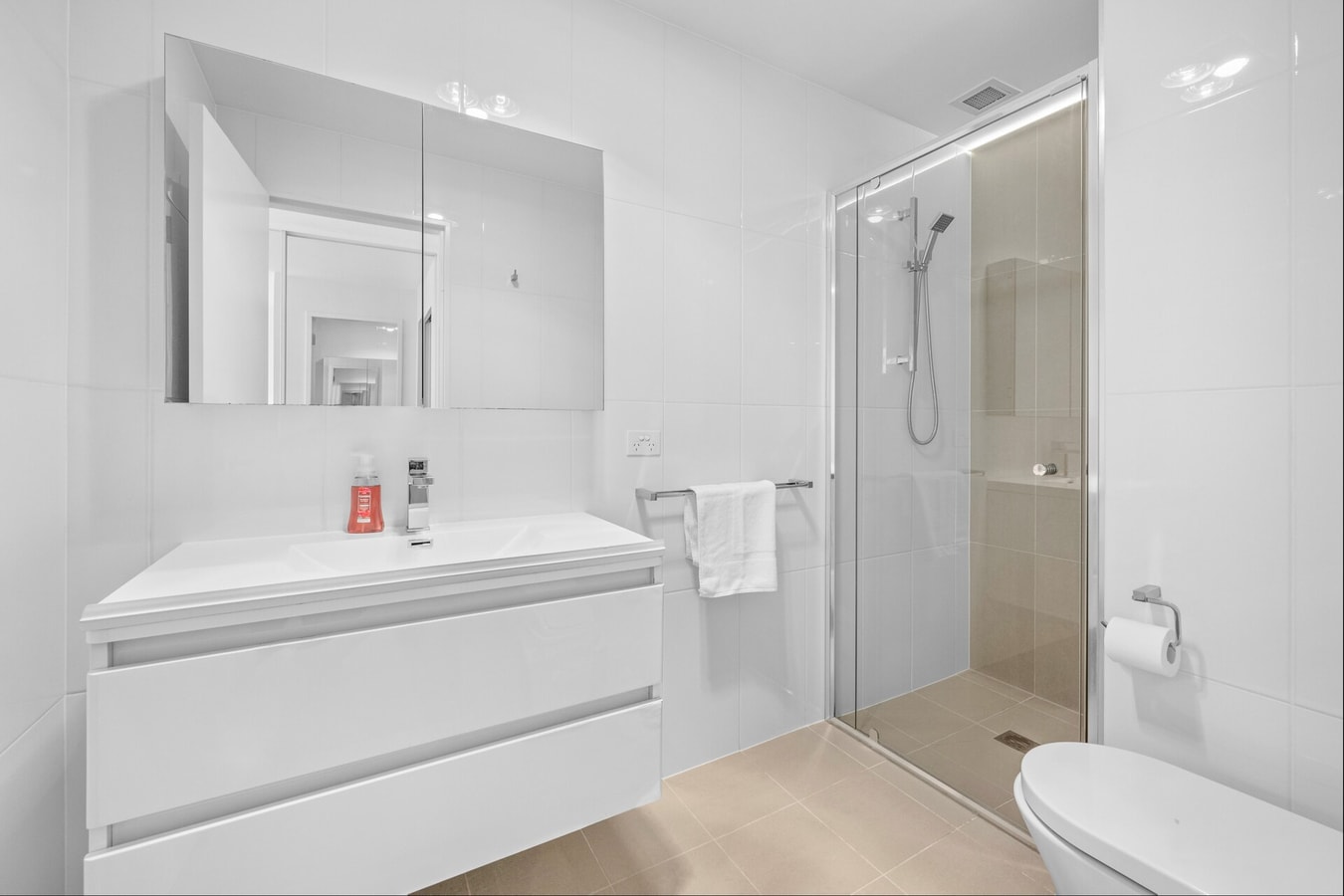 Light Filled 2BDR Loft in Kingston with Parking 13 Serain Residences