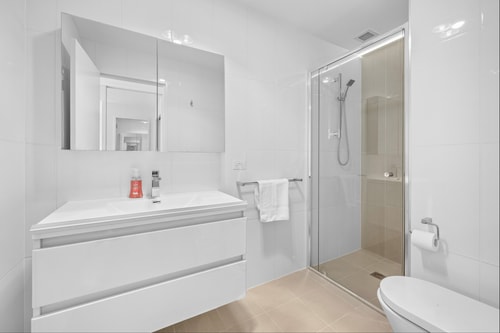 Light Filled 2BDR Loft in Kingston with Parking 13 Serain Residences