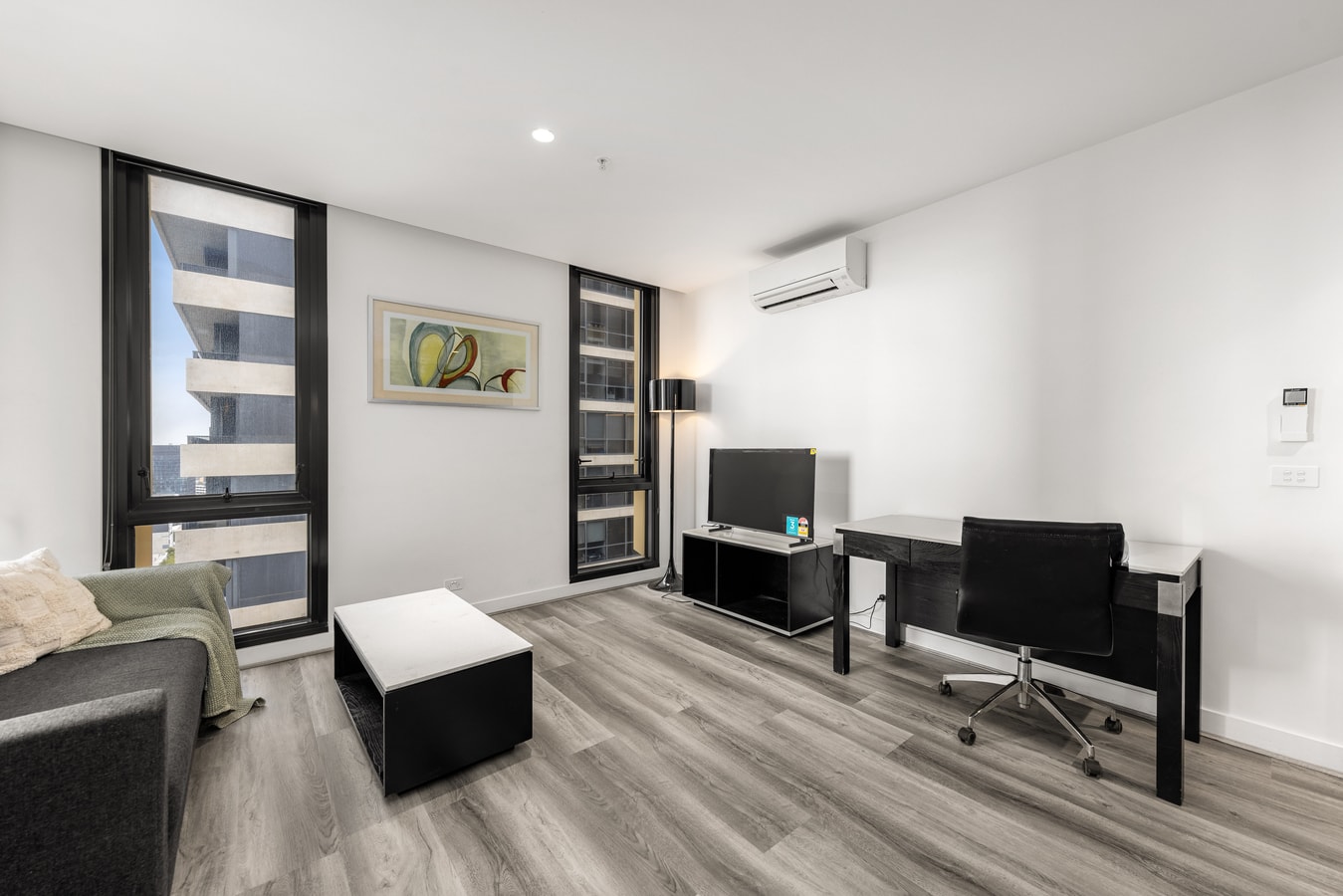 City View 2 bedroom Apt in the Heart of Melbourne 14 Serain Residences
