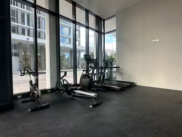 Olympic Park 1BR: Pool, Gym & Free Secure Parking 8 Serain Residences