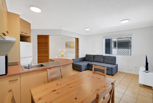 Comfy 1BR + Free Parking |  Stroll to Parklands 7 Serain Residences