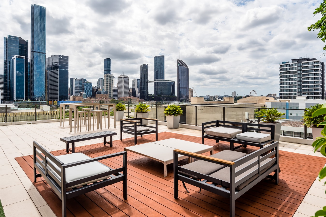 City-Center Cozy 2BDR Apartment with Parking 25 Serain Residences