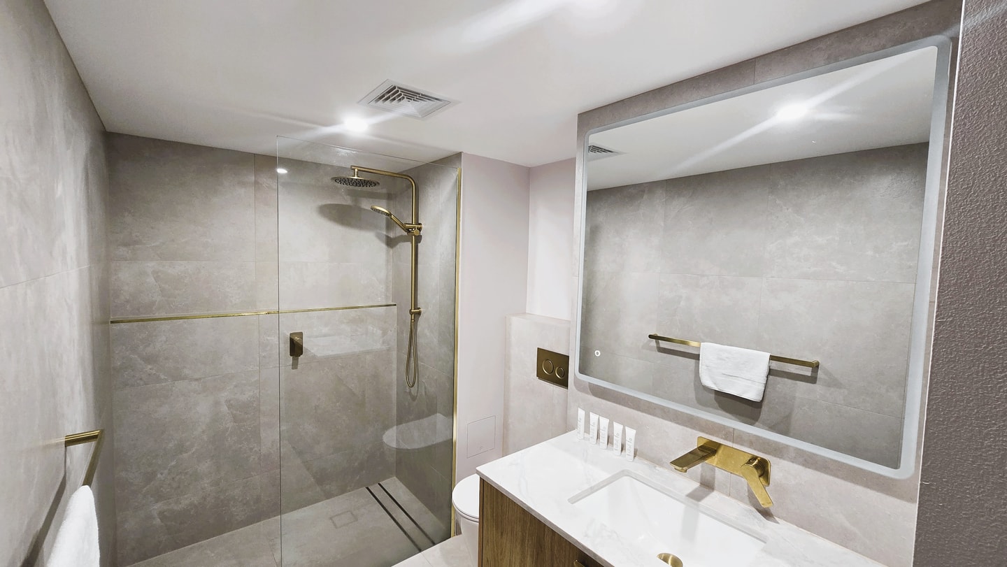 Beachside Ocean View 1BR Apartment Central Surfers 22 Serain Residences