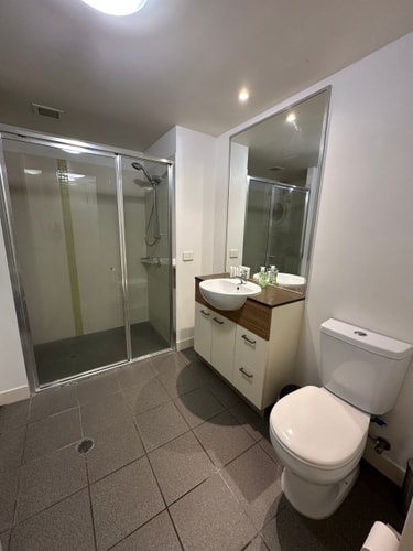 Modern CBD 2 Bedroom Apartment with Free Parking 11 Serain Residences