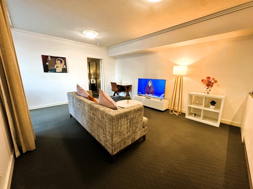 Modern CBD 2 Bedroom Apartment with Free Parking 3 Serain Residences