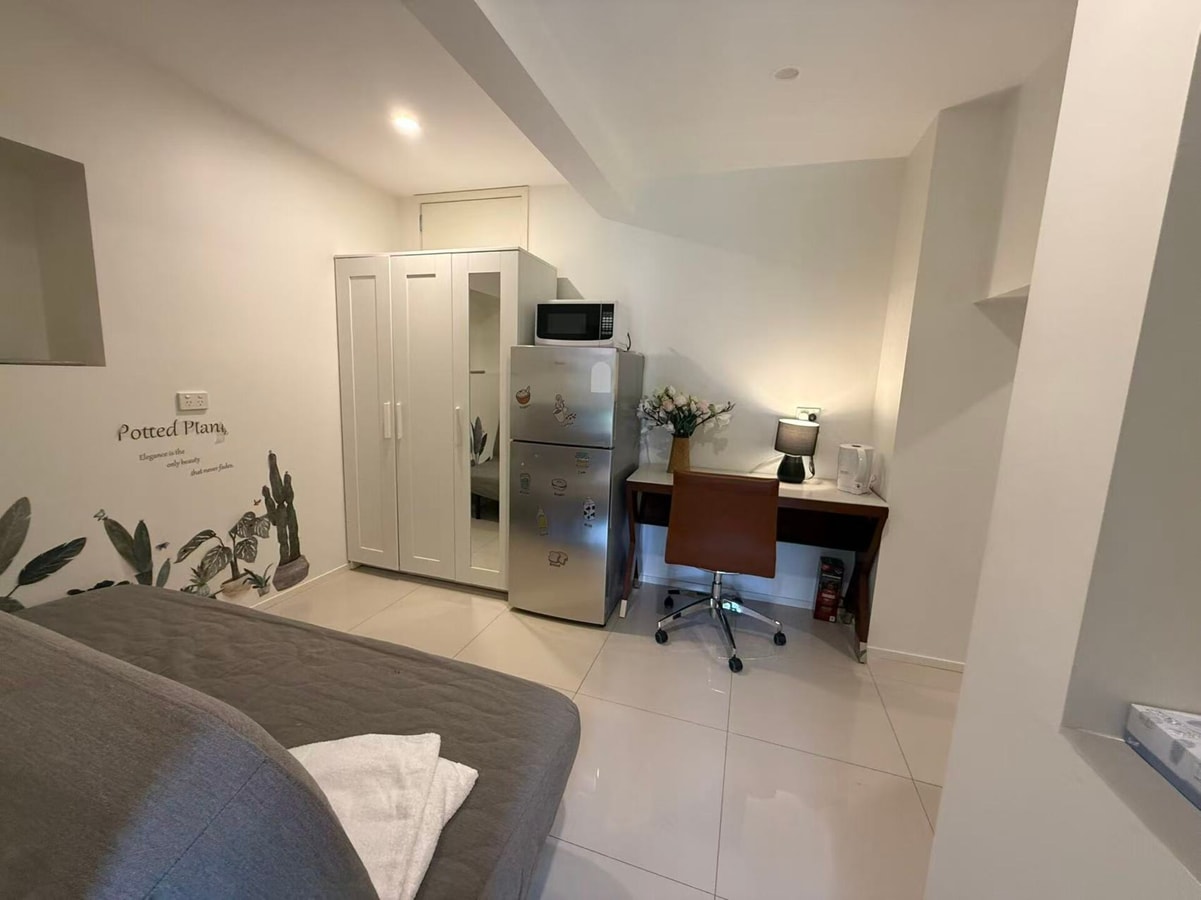 Comfortable Private Room 12 Mins to Train & Metro 3 Serain Residences