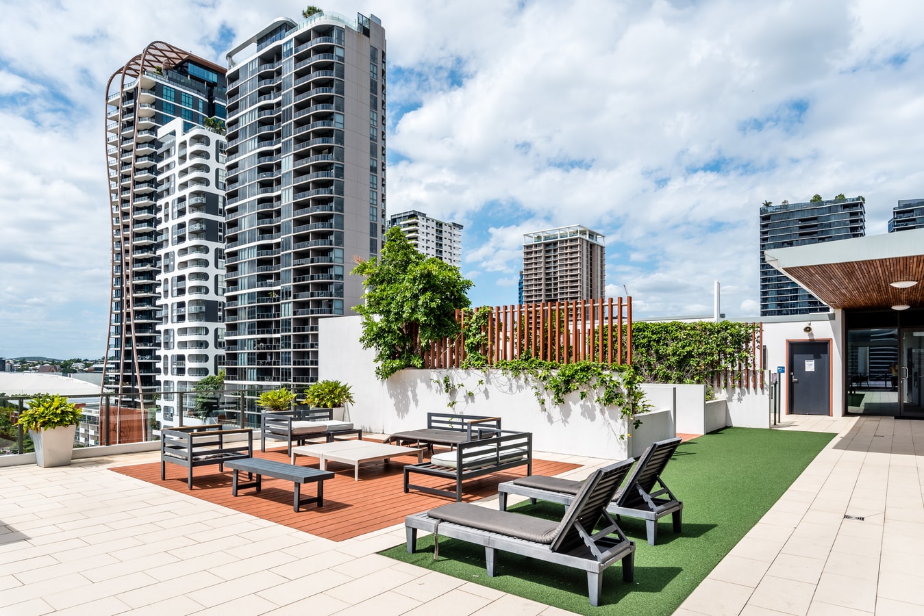 City-Center Cozy 2BDR Apartment with Parking 22 Serain Residences