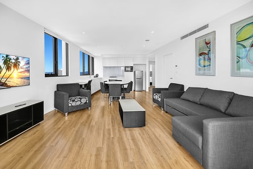 Cozy & Convenient 3-Bedroom Apt Surfers Paradise 4 Serain Residences