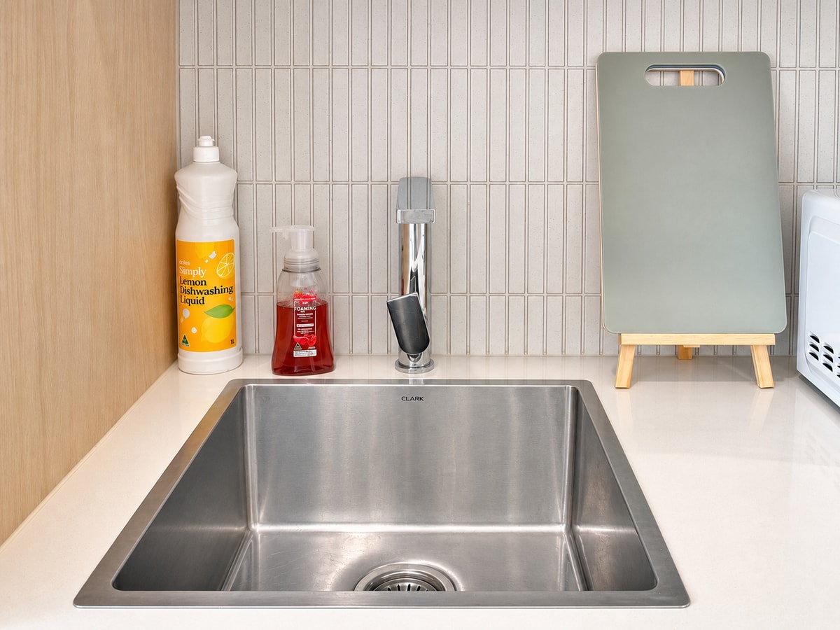 Vibrant 1BR Stay in Braddon | Parking | Near Tram 12 Serain Residences