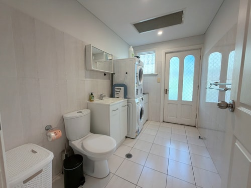 Burwood 4BR Family Home | Fast WiFi & Free Parking 20 Serain Residences