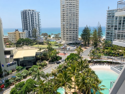 Iconic 1-Bedroom Crown Towers Apt | Resort Stays 7 Serain Residences
