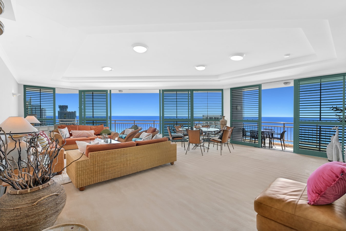 Panoramic Ocean View Sub-Penthouse Crown Surfers 5 Serain Residences