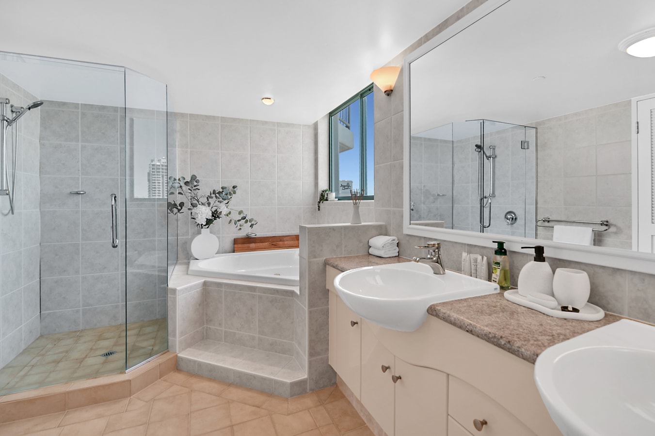 Panoramic Ocean View Sub-Penthouse Crown Surfers 8 Serain Residences