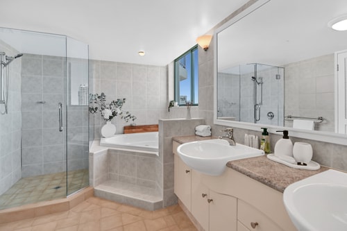 Panoramic Ocean View Sub-Penthouse Crown Surfers 8 Serain Residences