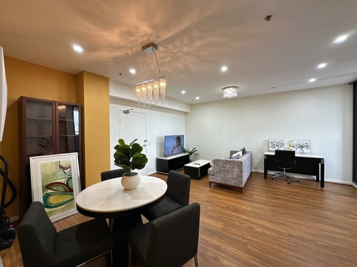 Cozy 2-Bedroom Apt 6 minutes to Paramatta Train 1 Serain Residences