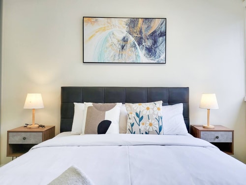 One bedroom Apartment walk to Gordon Train Station 3 Serain Residences