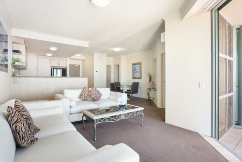 Spacious Ocean View 1-Bedroom + Parking in Surfers 3 Serain Residences