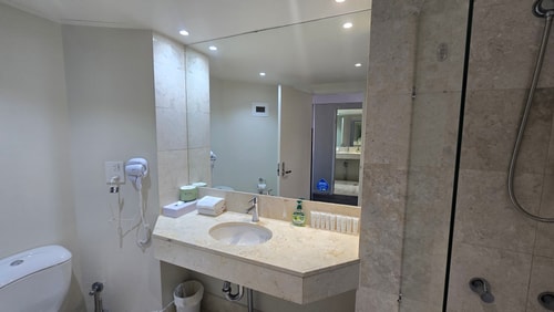 Centre Location 2 Double-bed Hotel Room in Surfers 8 Serain Residences