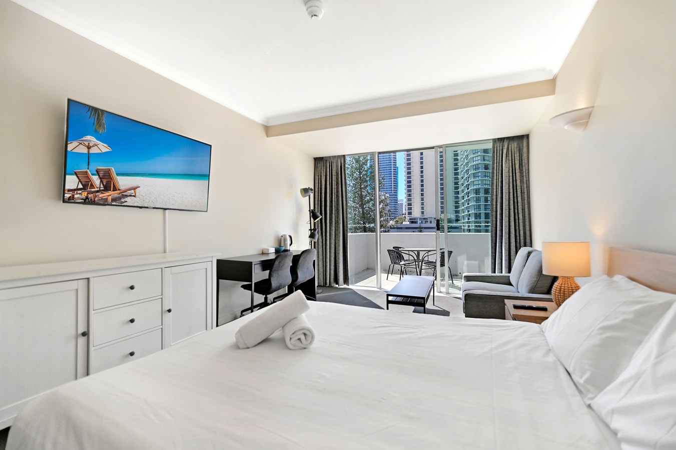 Queen Studio | 100m to Beach & Tram @ Legend Hotel 12 Serain Residences