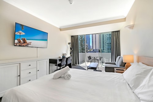 Queen Studio | 100m to Beach & Tram @ Legend Hotel 12 Serain Residences