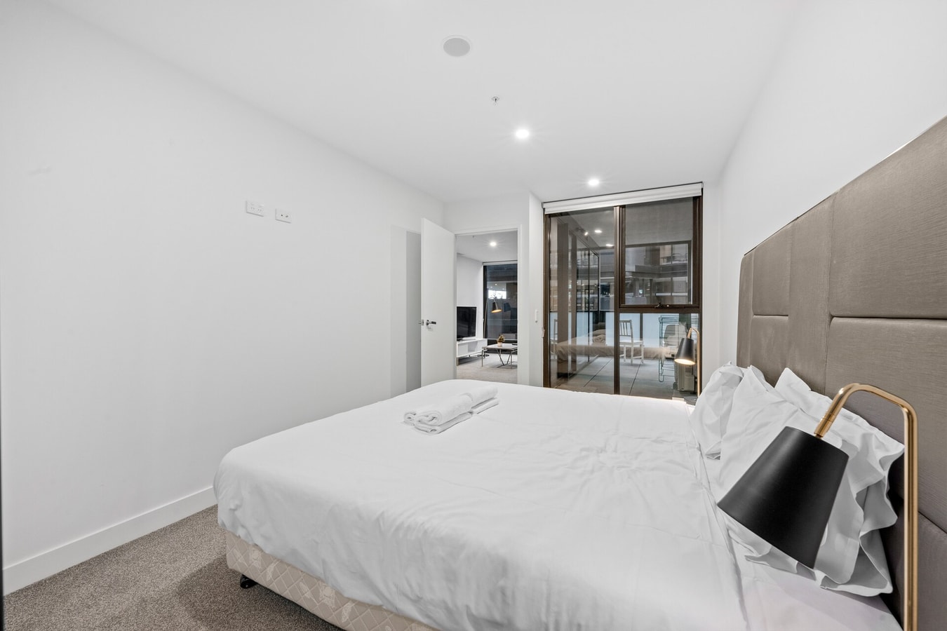 Woden Comfortable 1-Bedroom Apartment with Parking 3 Serain Residences