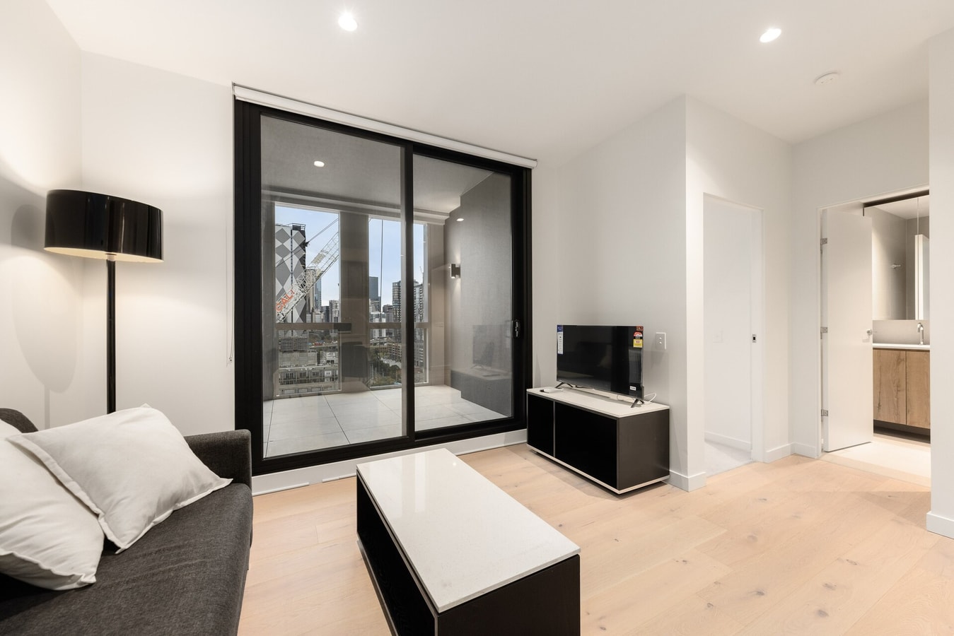 One-bedroom Modern Apartment in South Melbourne 5 Serain Residences