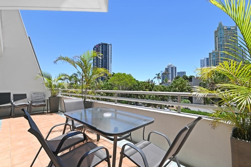 Sunlit 1-Bedroom Apt at Crown Tower with Parking 5 Serain Residences