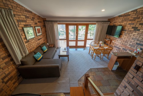 Adorable Lodge 2  Blickinstal Retreat 1 Serain Residences