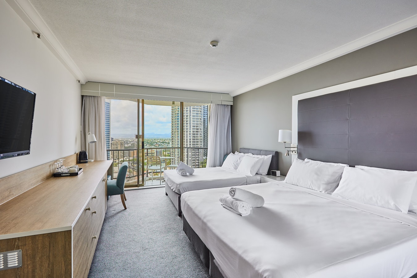 Comfort 2 double bed hotel room In Center Surfers 3 Serain Residences