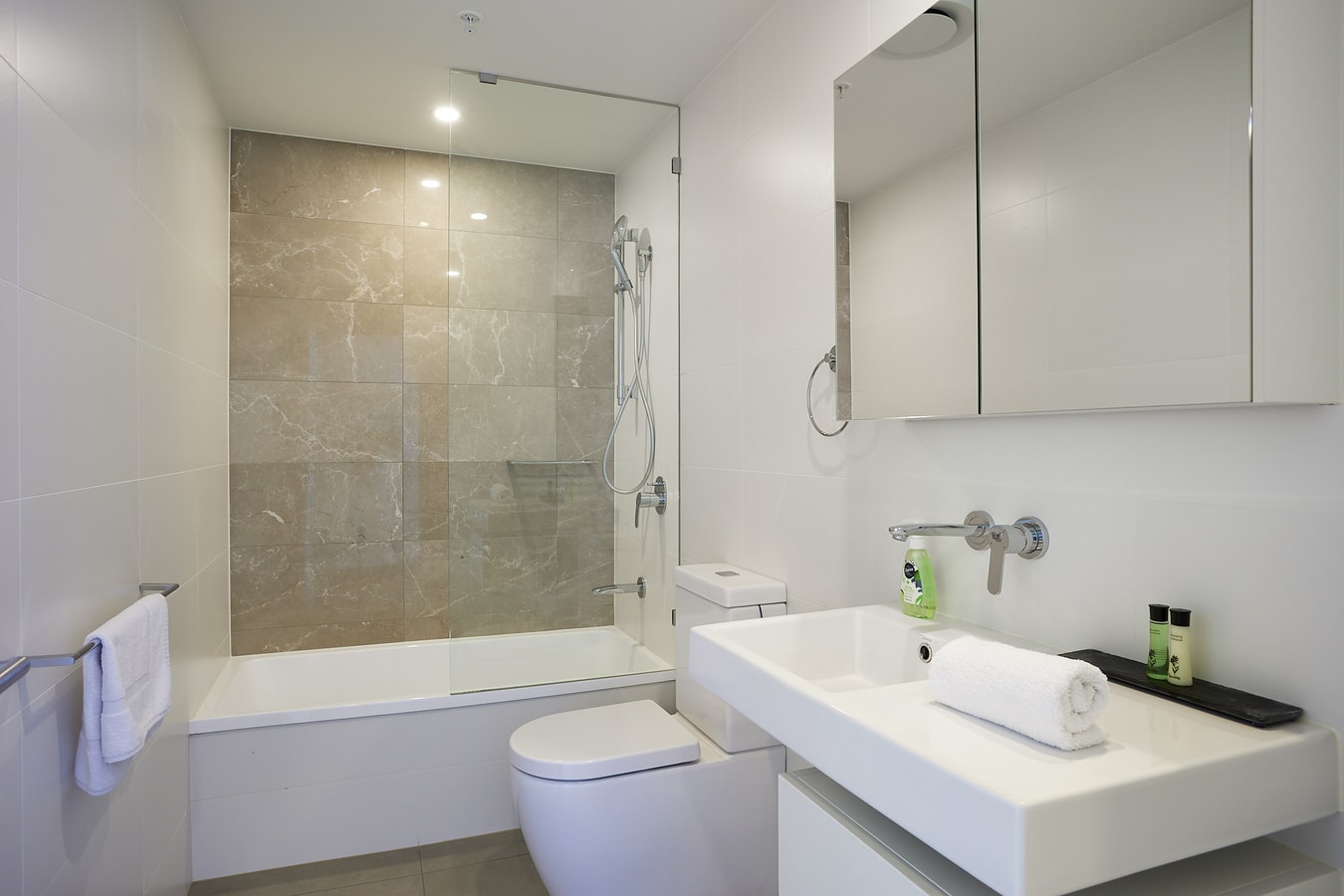 2 Bedroom with beautiful view Apartment In Surfers 11 Serain Residences