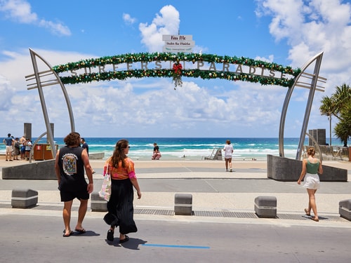 Sea Side Comfortable Apartment in Surfers Paradise 10 Serain Residences