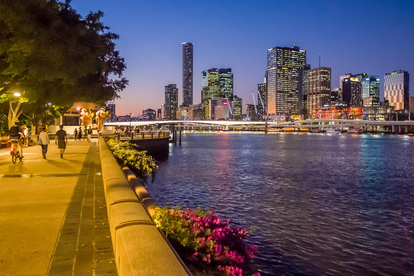 Artistic South Bank 2Bed Apartment+Free parking 26 Serain Residences
