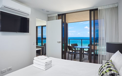 Sea Side Comfortable Apartment in Surfers Paradise 5 Serain Residences