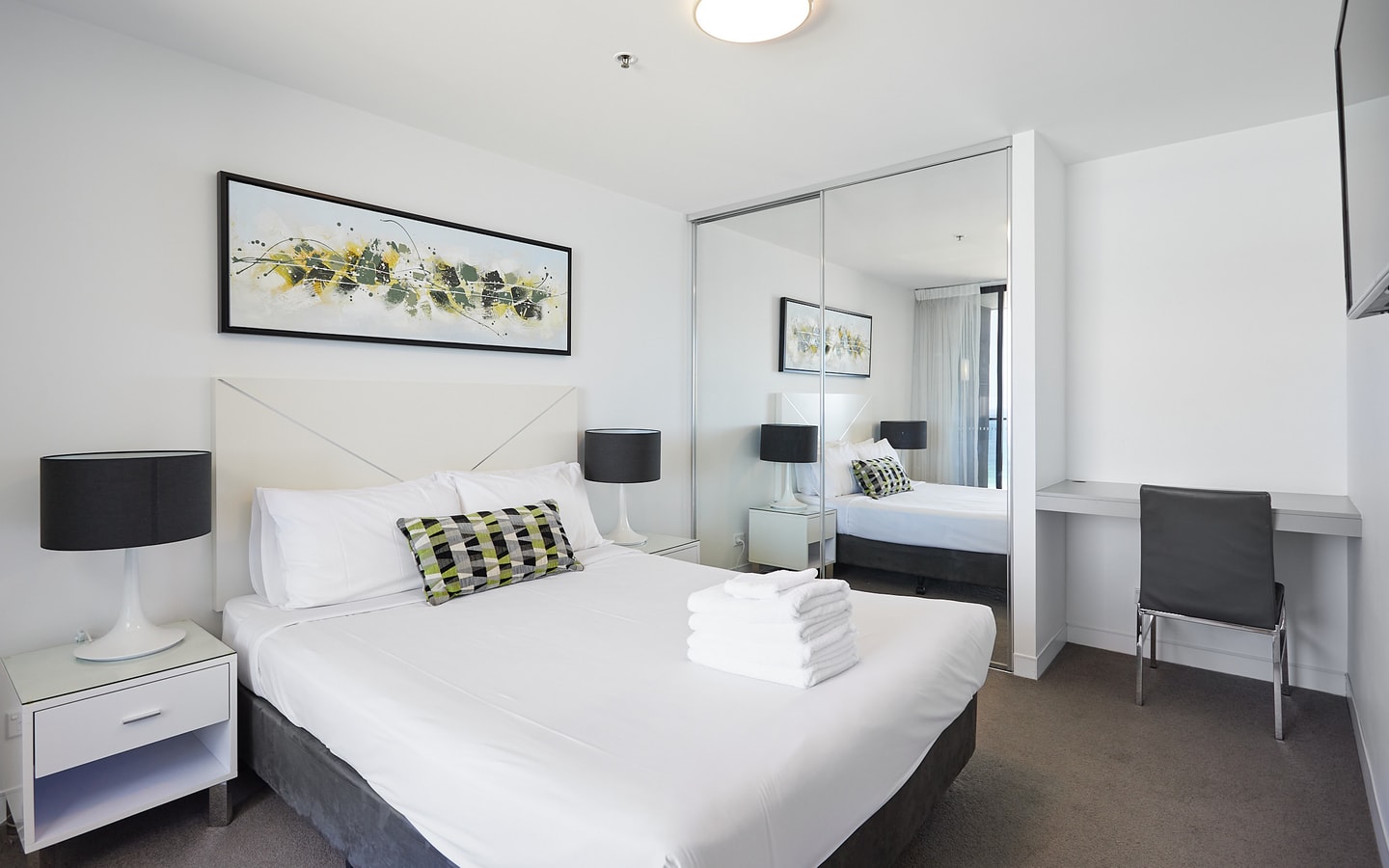 Sea Side Comfortable Apartment in Surfers Paradise 7 Serain Residences