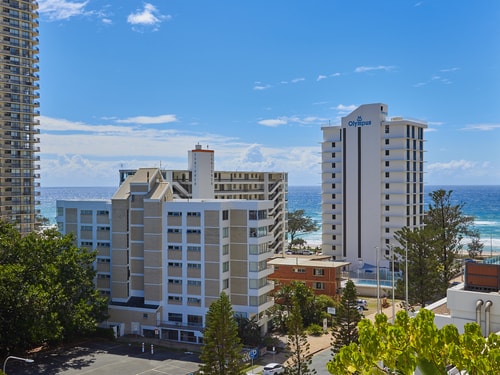 Comfort Two double-bed hotel room On View Avenue 6 Serain Residences