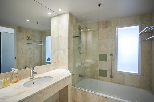 Comfort Two double-bed hotel room On View Avenue 4 Serain Residences