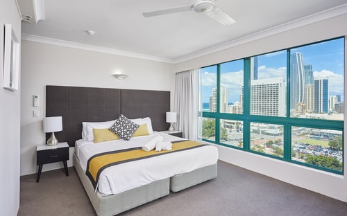 Central Locate Surfer Paradise 3 Bedroom Apartment 8 Serain Residences