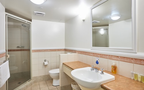 Central Locate Surfer Paradise 3 Bedroom Apartment 12 Serain Residences