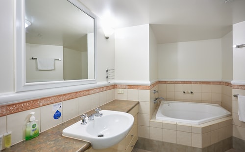 Central Locate Surfer Paradise 3 Bedroom Apartment 9 Serain Residences