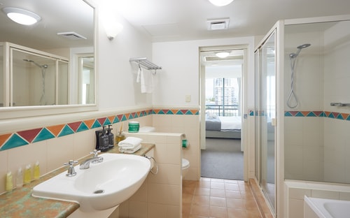 Crown Towers Modern 1 Bed Apt Surfers Paradise 12 Serain Residences