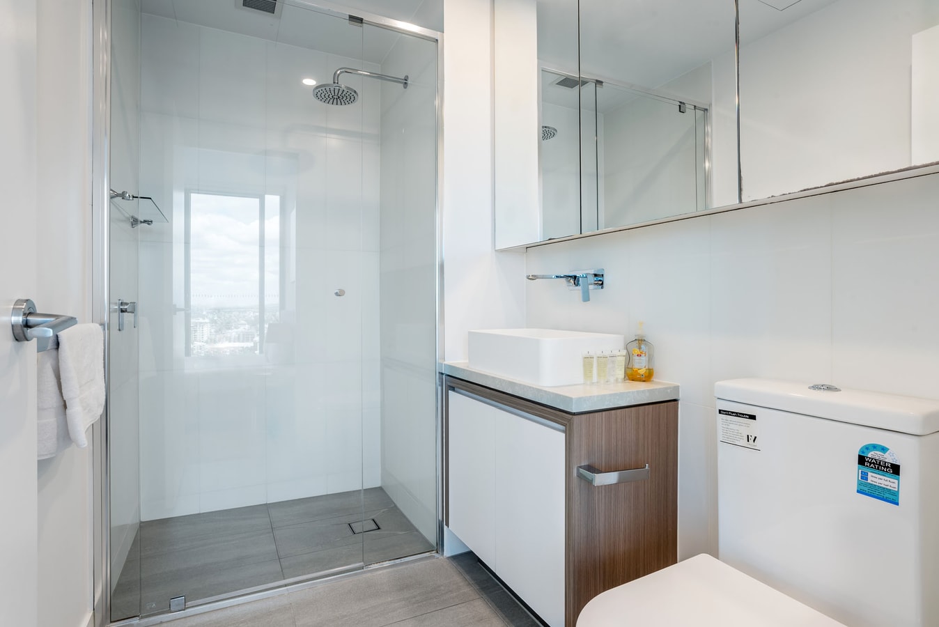 FV Comfort 2 bedroom Apartment w Parking 11 Serain Residences