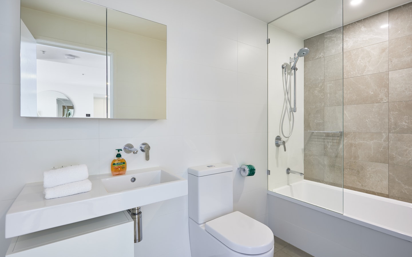 Bright Open view 2 bedroom Apartment in Gold Coast 9 Serain Residences