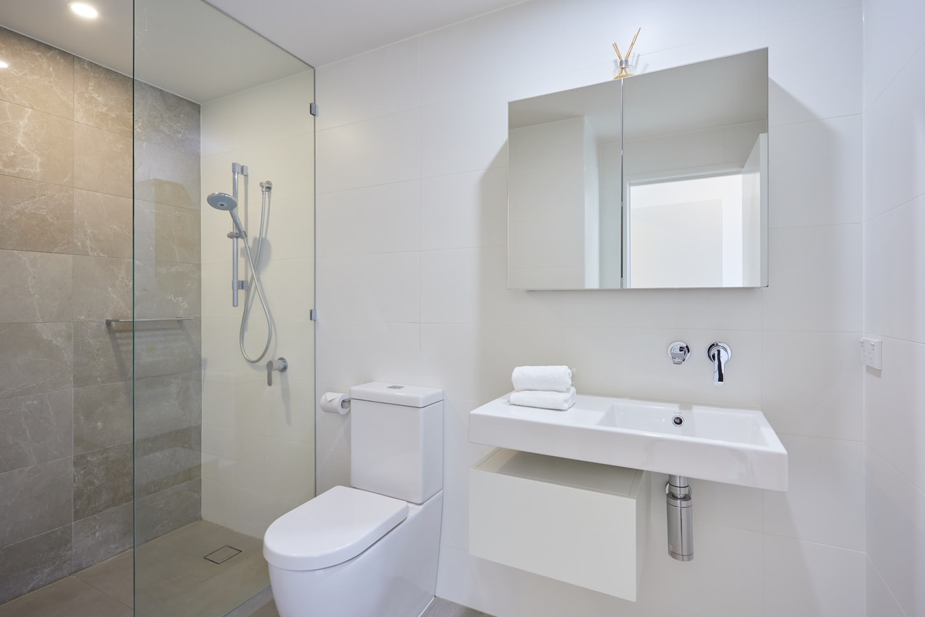 Bright Open view 2 bedroom Apartment in Gold Coast 13 Serain Residences