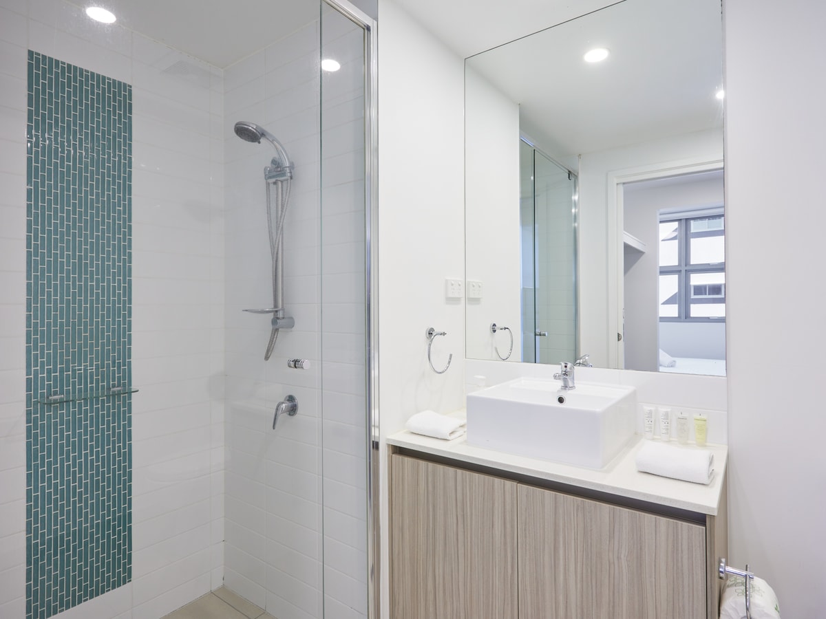 Central located 2 bedroom Apartment in Robina 13 Serain Residences