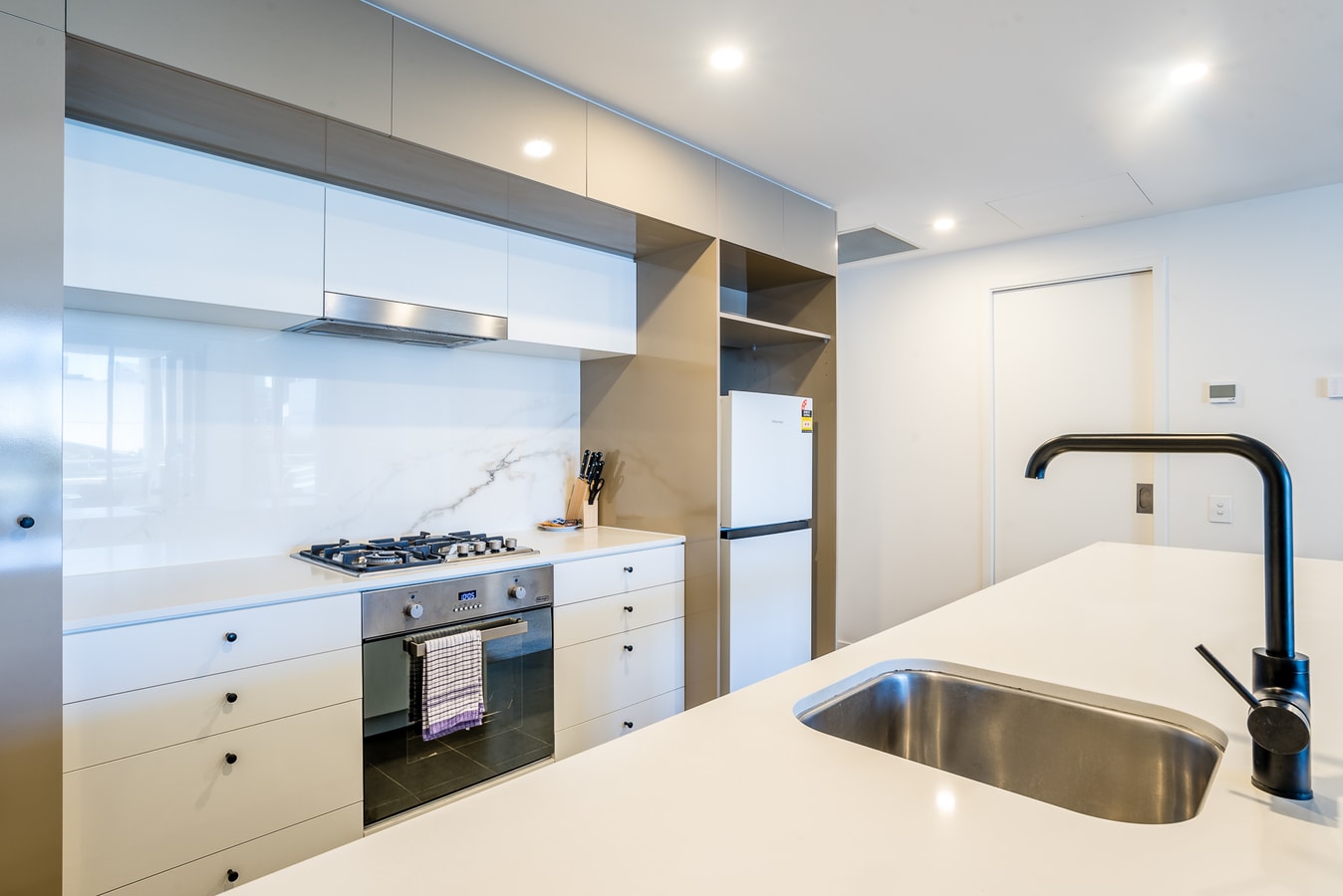 South Bank Central 1 bedroom apartment + Parking 14 Serain Residences